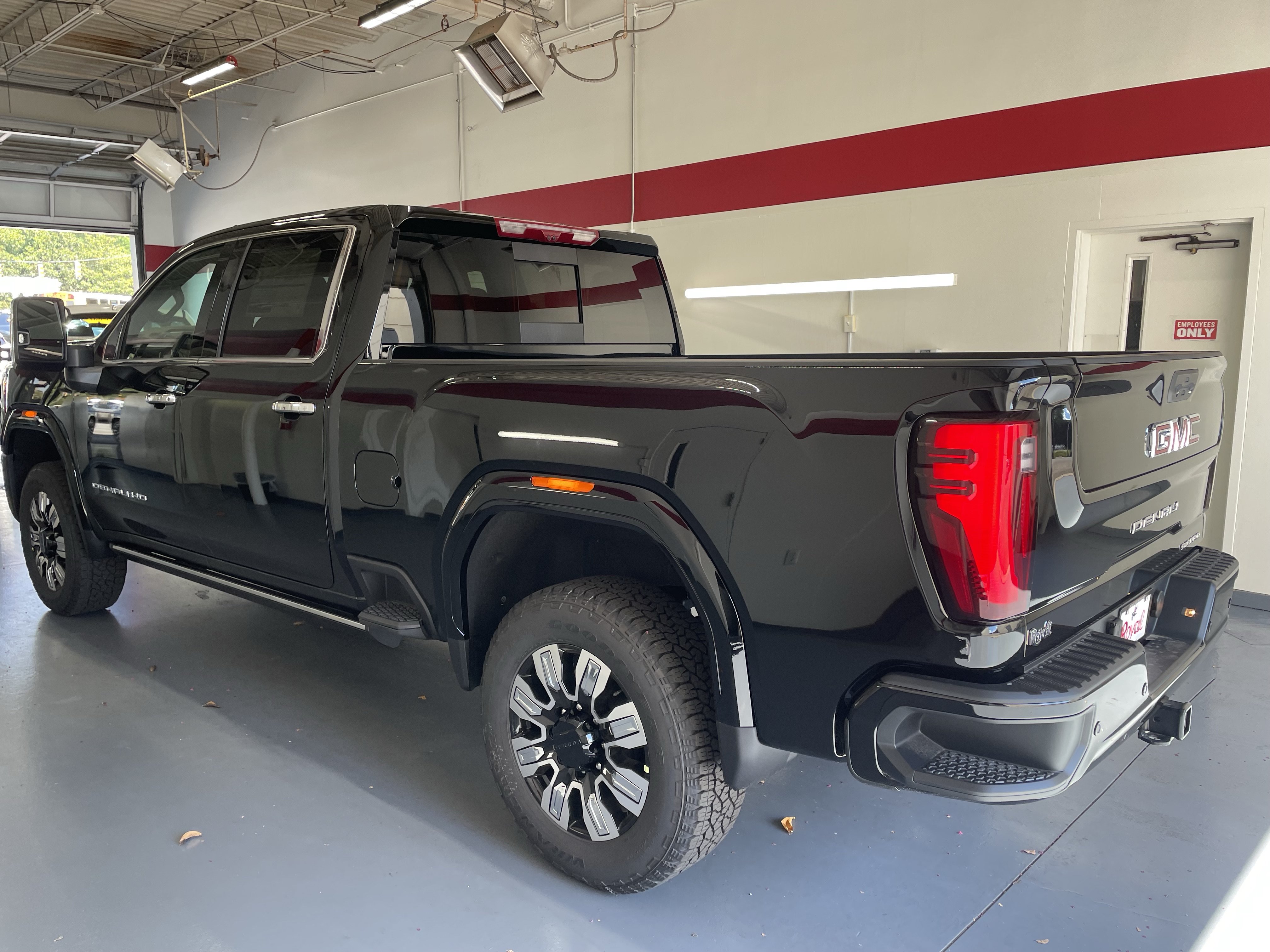 New 2026 GMC Sierra 2500 Denali w/ Denali Reserve Package AWD/4WD image 6