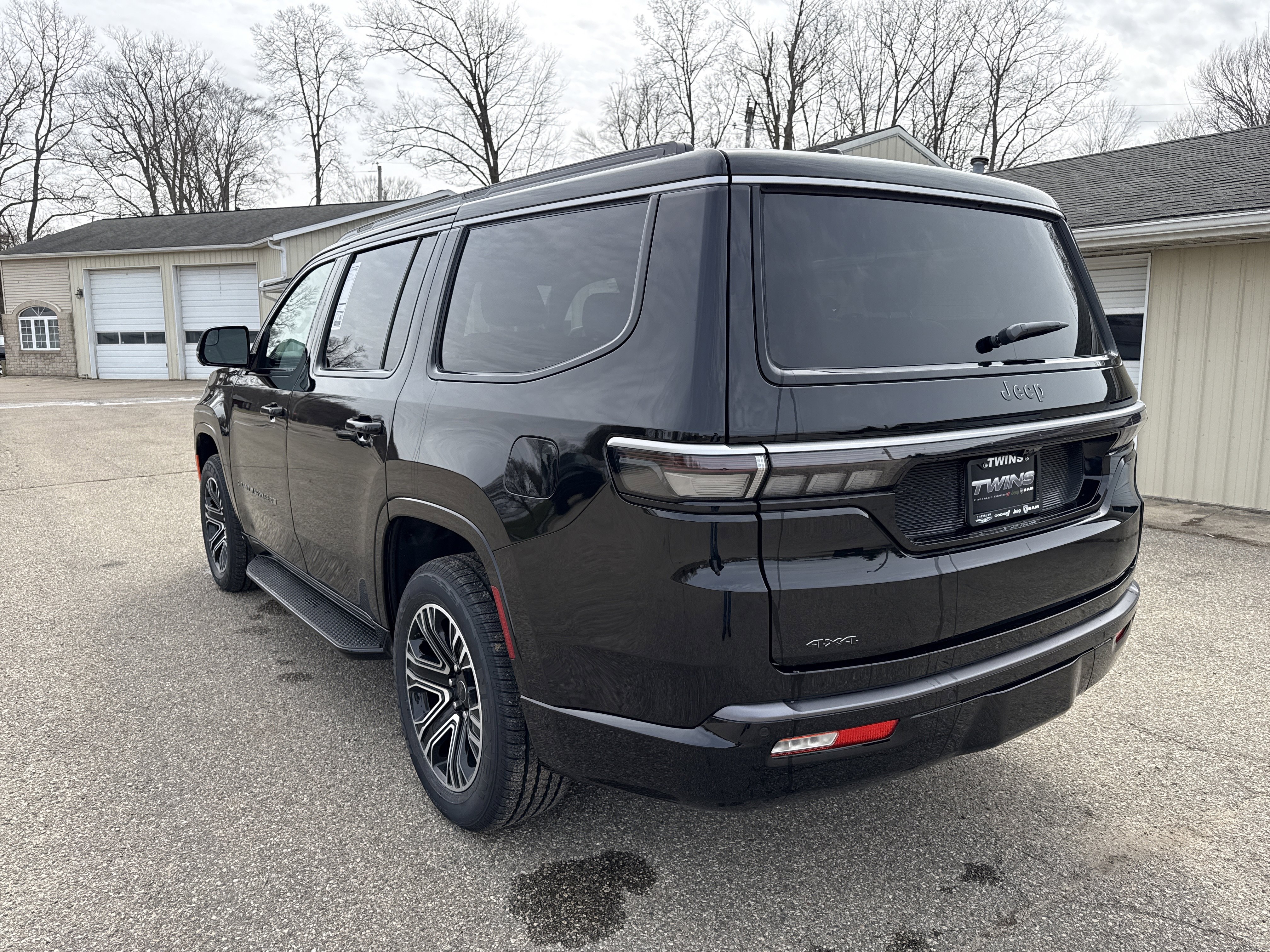 New 2026 Jeep Grand Wagoneer 4WD image 9
