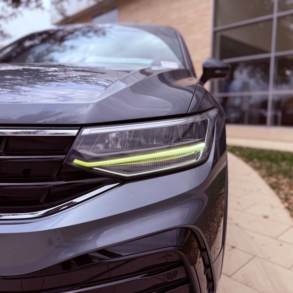 Used 2022 Volkswagen Tiguan SE R-Line image 9