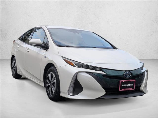 Used 2018 Toyota Prius Prime Plus video 3