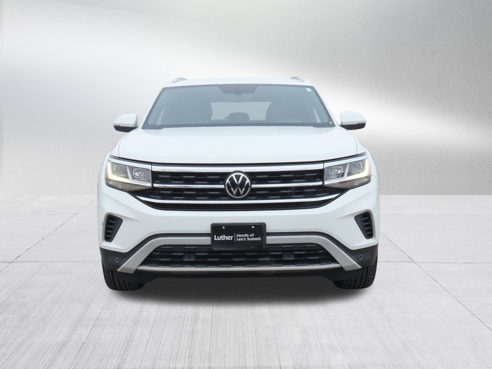 Used 2022 Volkswagen Atlas Cross Sport SE w/ Panoramic Sunroof Package image 2