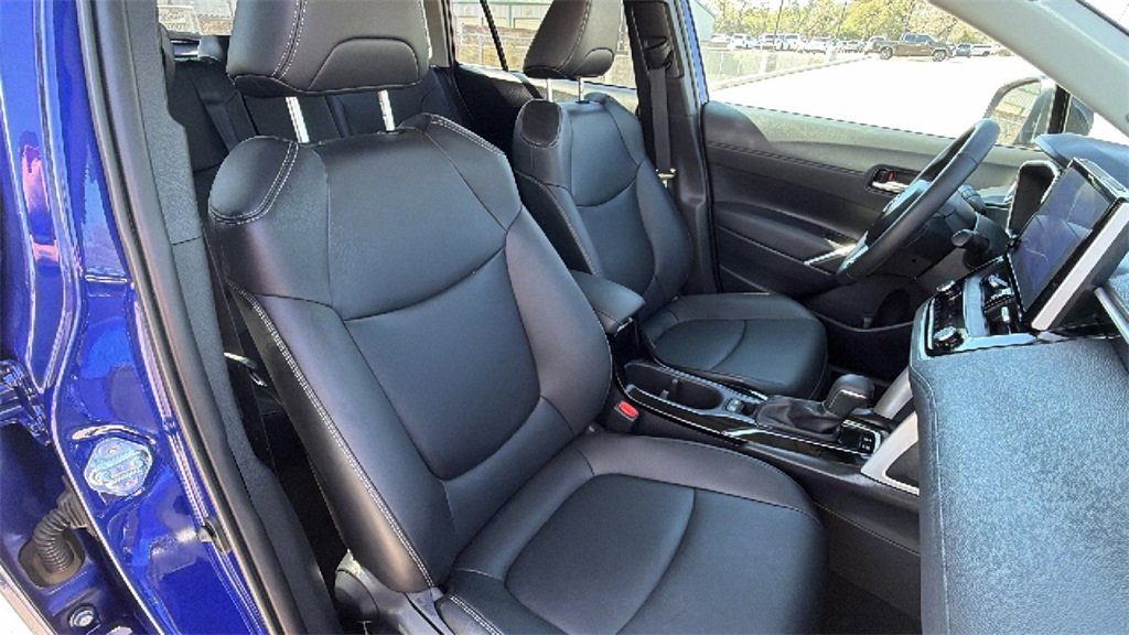 Certified 2025 Toyota Corolla Cross XLE w/ Convenience Package image 39
