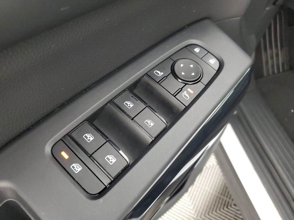 Used 2025 Nissan Pathfinder SV FWD image 28
