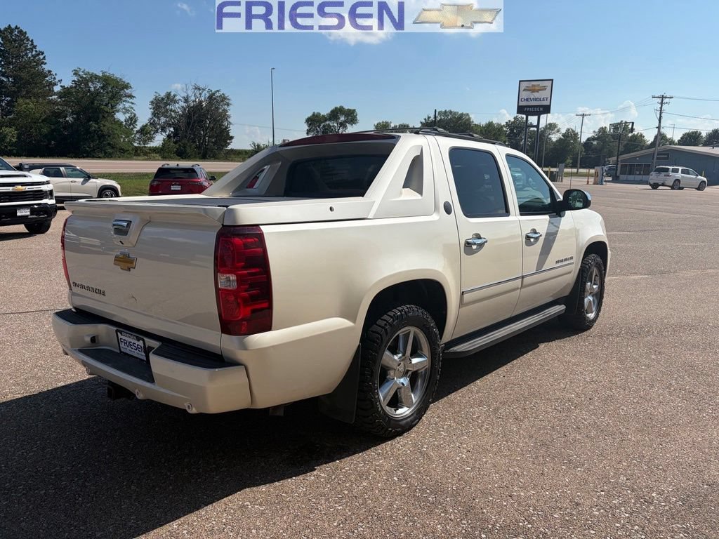 Used 2013 Chevrolet Avalanche LTZ AWD/4WD image 5