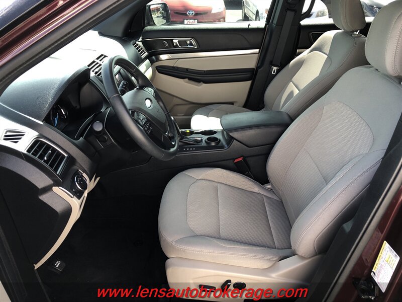 Used 2018 Ford Explorer XLT w/ Equipment Group 201A FWD image 11