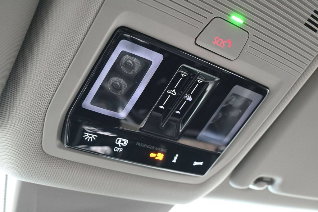 Used 2024 Volkswagen Atlas SE w/ Panoramic Sunroof Package FWD image 26