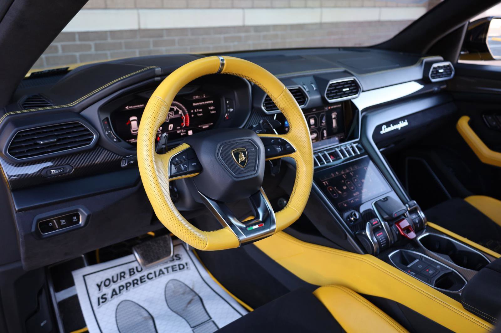 Used 2021 Lamborghini Urus AWD/4WD image 18