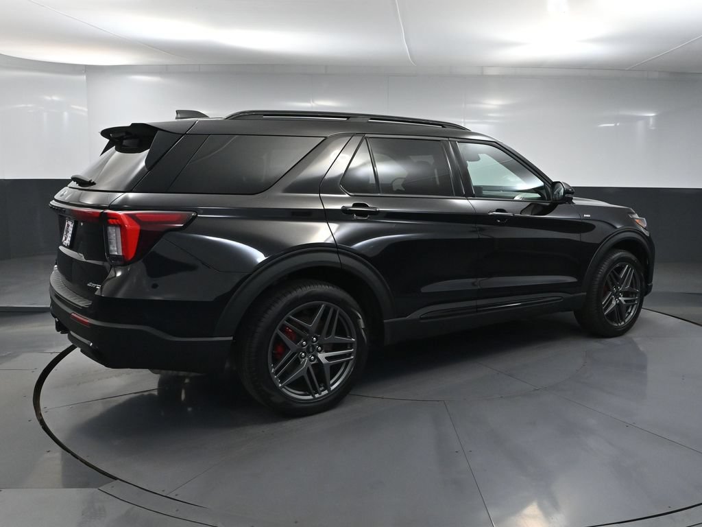 Used 2025 Ford Explorer ST-Line w/ ST-Line Street Pack AWD/4WD image 4