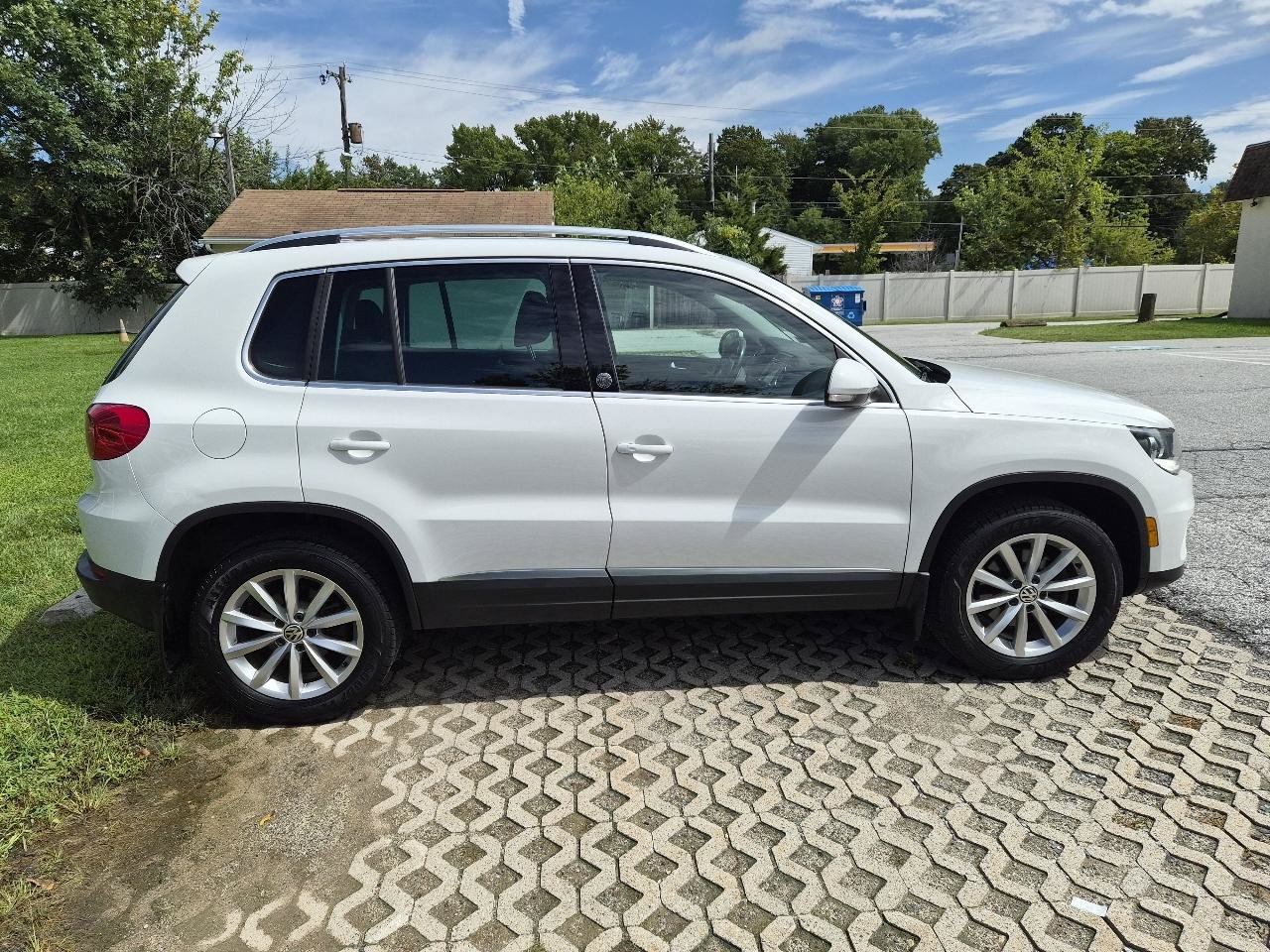 Used 2017 Volkswagen Tiguan Wolfsburg Edition AWD/4WD image 8