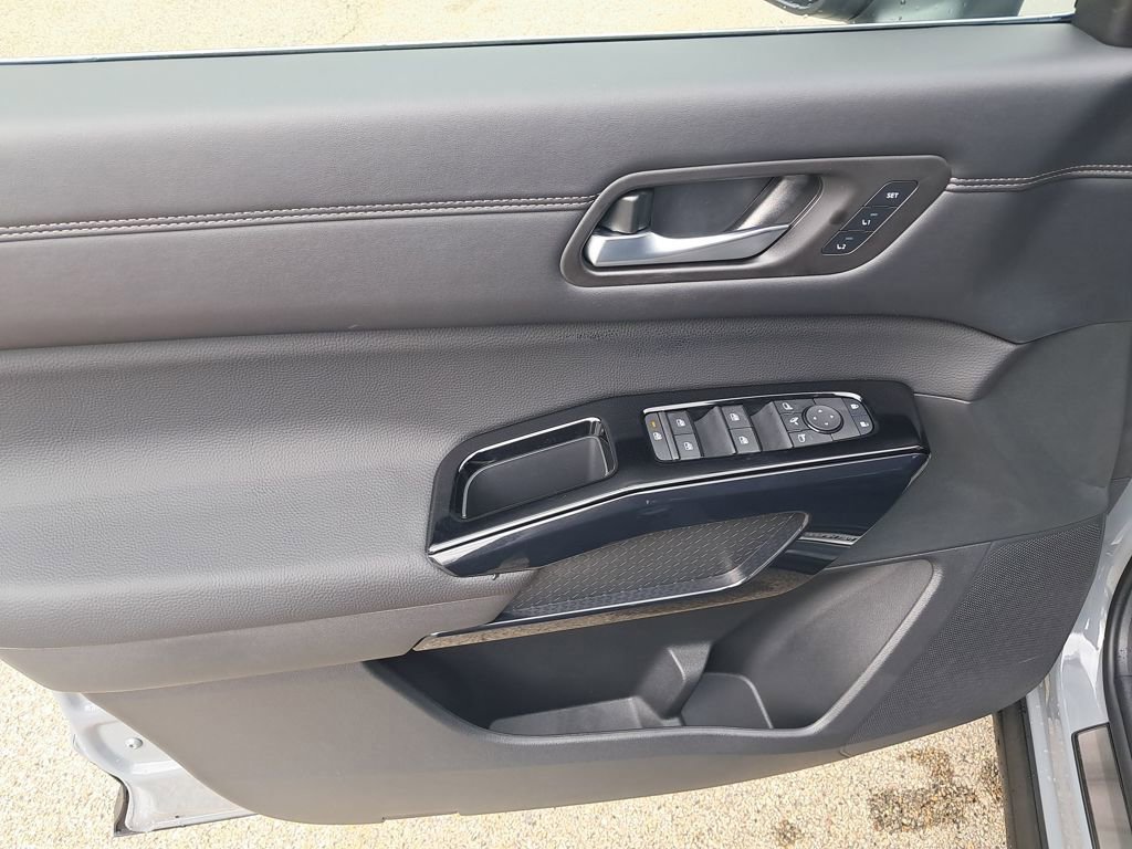 New 2026 Nissan Pathfinder Platinum w/ Lighting Package image 11