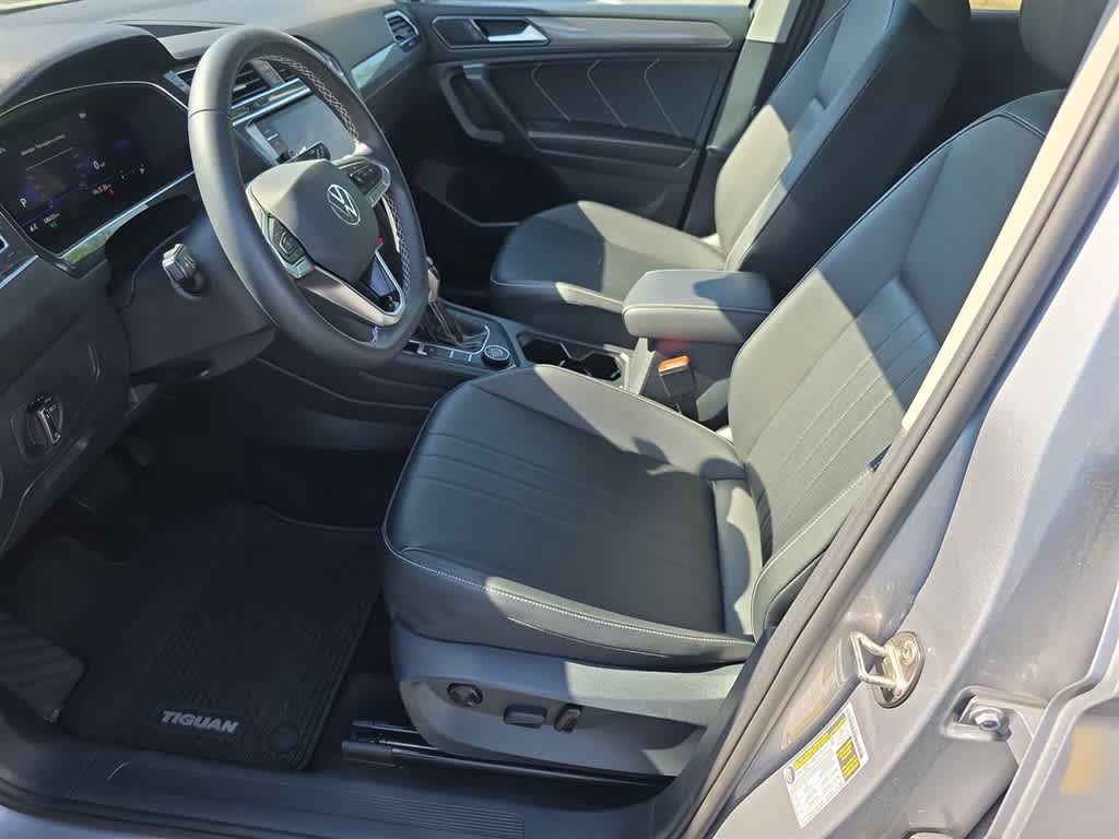 Used 2022 Volkswagen Tiguan SE AWD/4WD image 15
