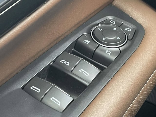 Certified 2025 Chevrolet Tahoe High Country AWD/4WD image 37