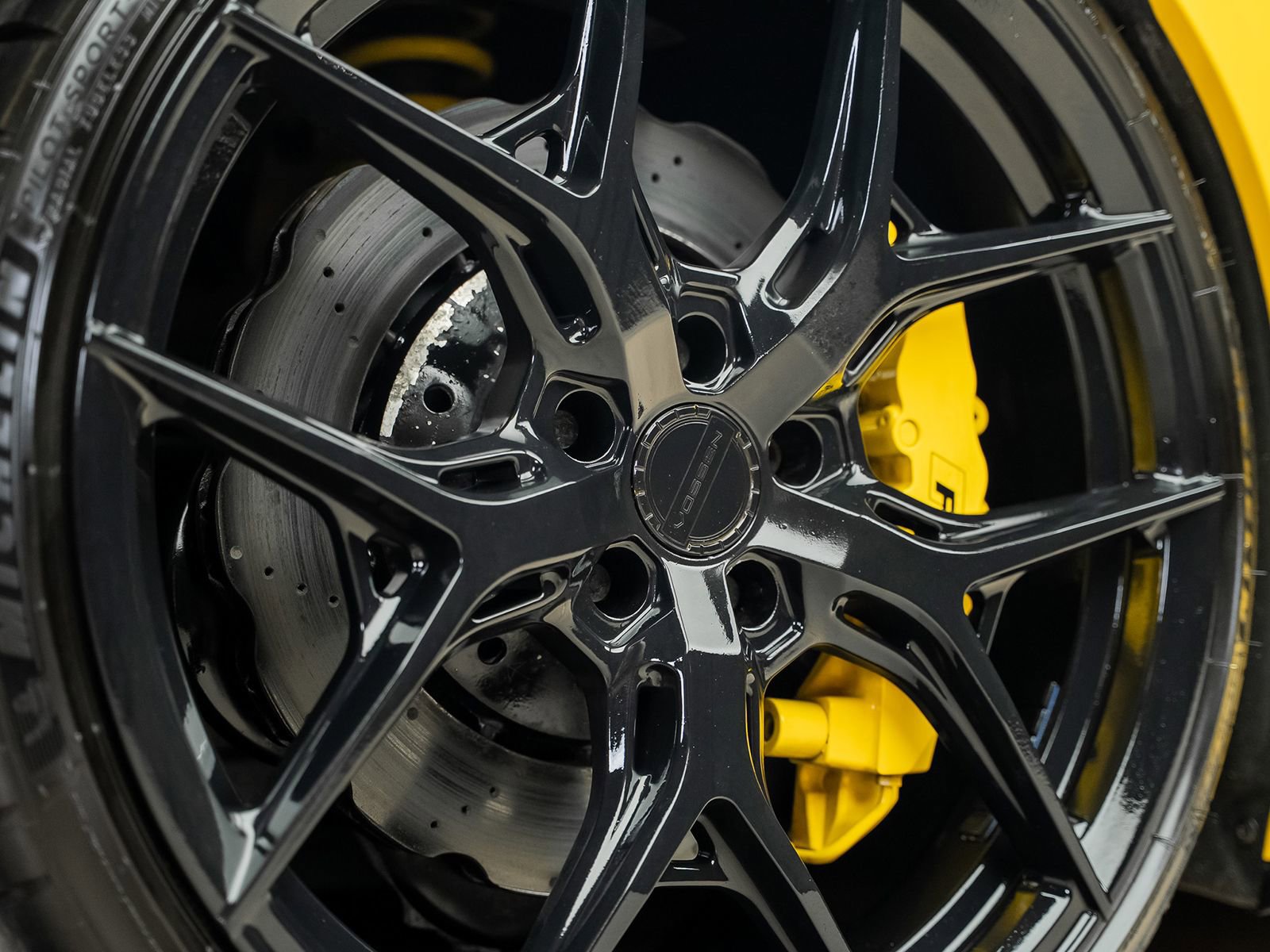 Used 2021 Audi R8 V10 w/ Premium Package image 6