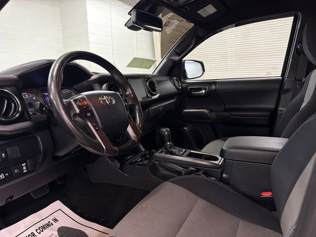 Used 2020 Toyota Tacoma TRD Off-Road w/ Technology Package image 6