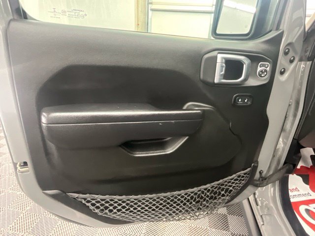 Used 2022 Jeep Wrangler Unlimited Rubicon 4xe w/ Cold Weather Group AWD/4WD image 12