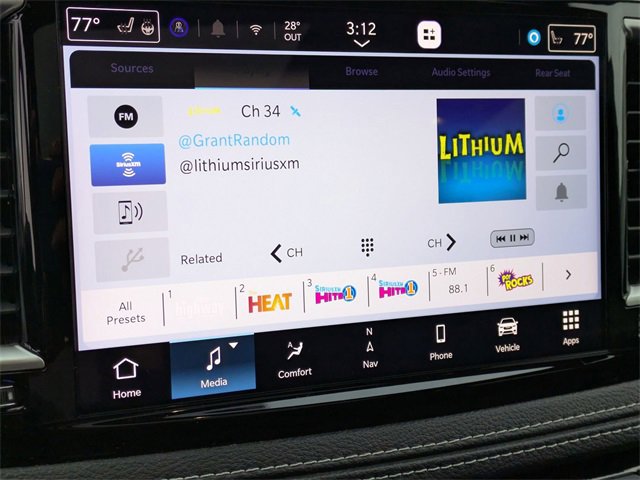 New 2025 Chrysler Pacifica Select w/ Uconnect Theater Family Group image 18