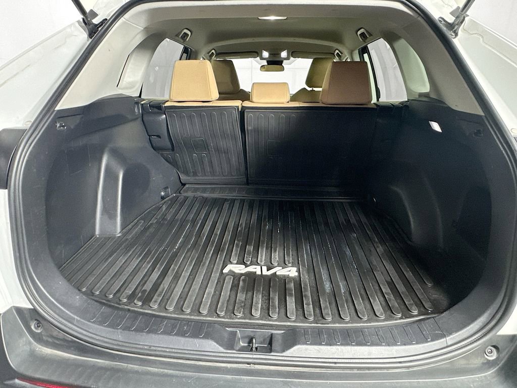 Used 2022 Toyota RAV4 LE image 30