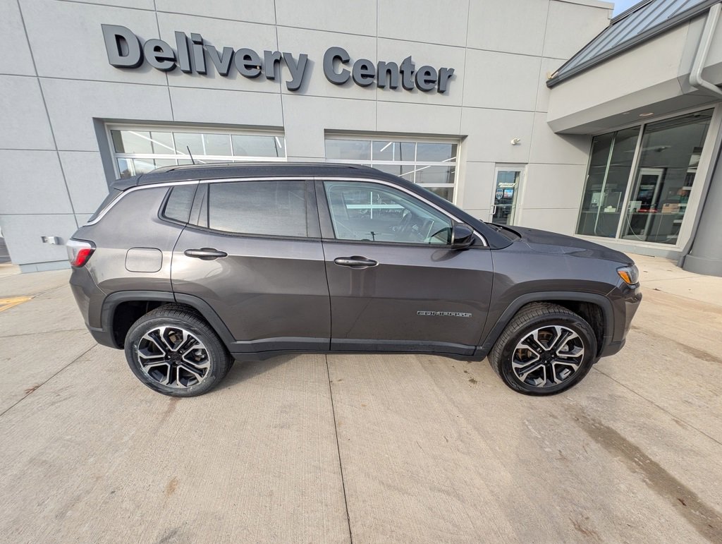 Used 2022 Jeep Compass Limited image 4