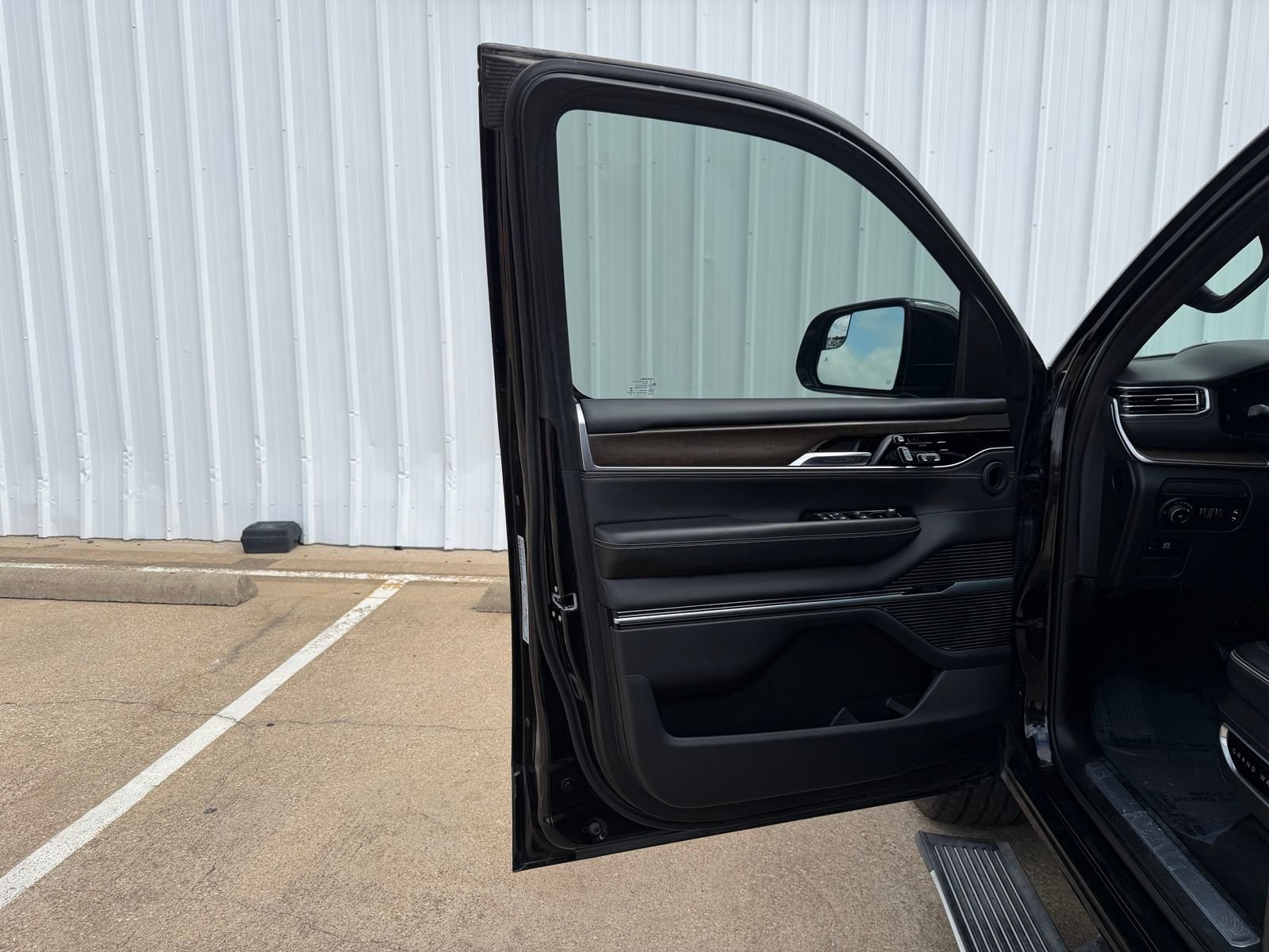 Used 2022 Jeep Grand Wagoneer Series II AWD/4WD image 22