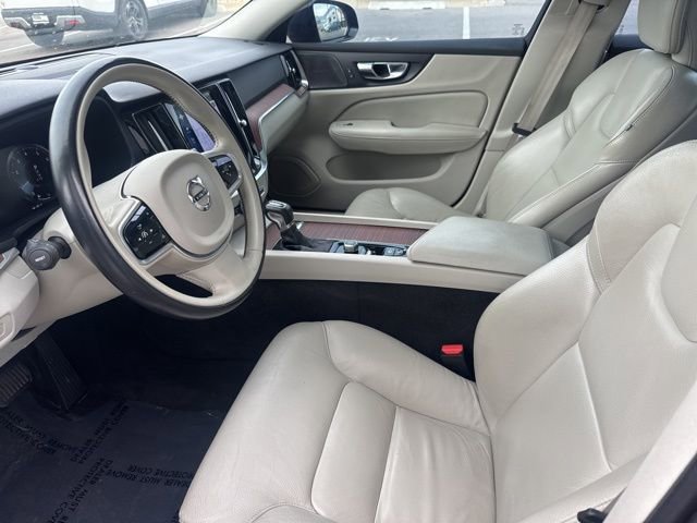 Used 2021 Volvo S60 T5 Momentum image 8