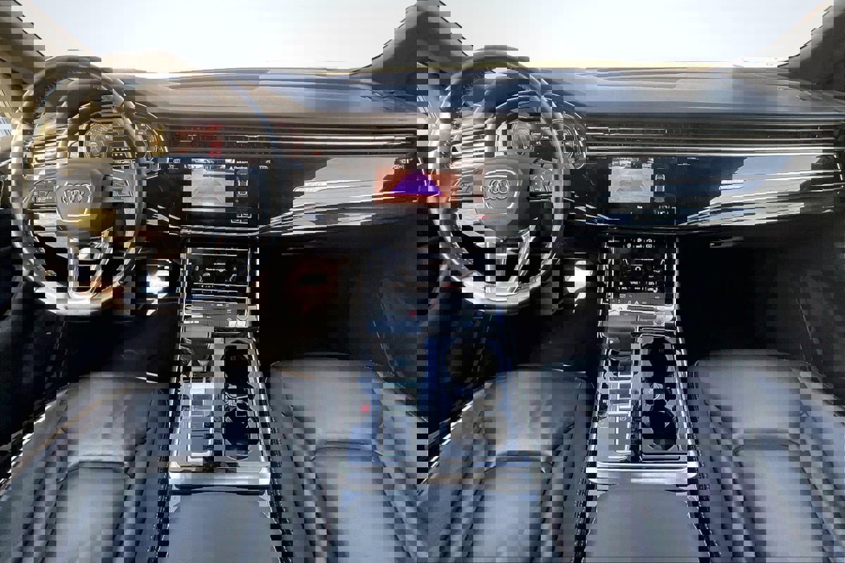 Used 2019 Audi Q8 Premium image 16