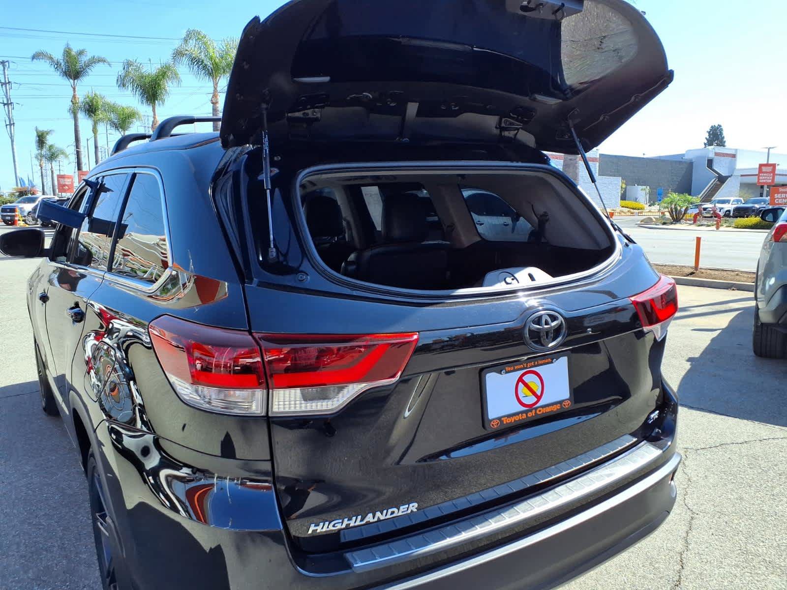 Used 2019 Toyota Highlander SE w/ Carpet Mat Package (TMS) FWD image 8