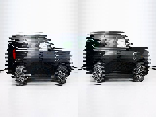 New 2025 Nissan Armada SL w/ Captain's Chari Seat Package image 4