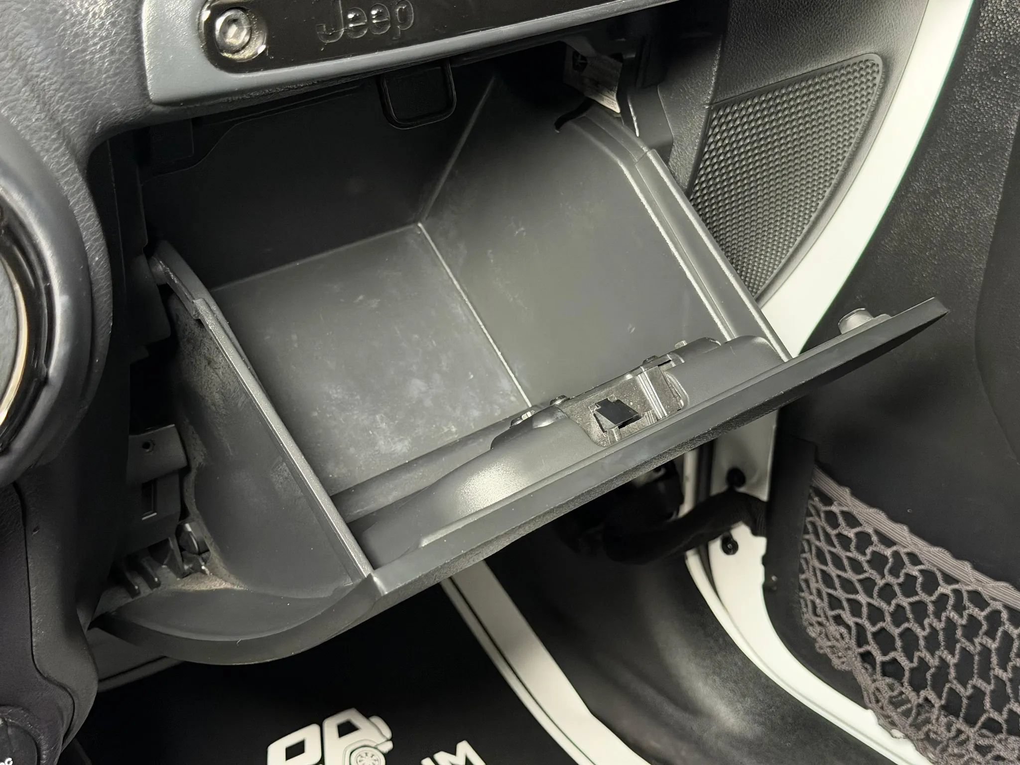 Used 2015 Jeep Wrangler Unlimited Sahara AWD/4WD image 23