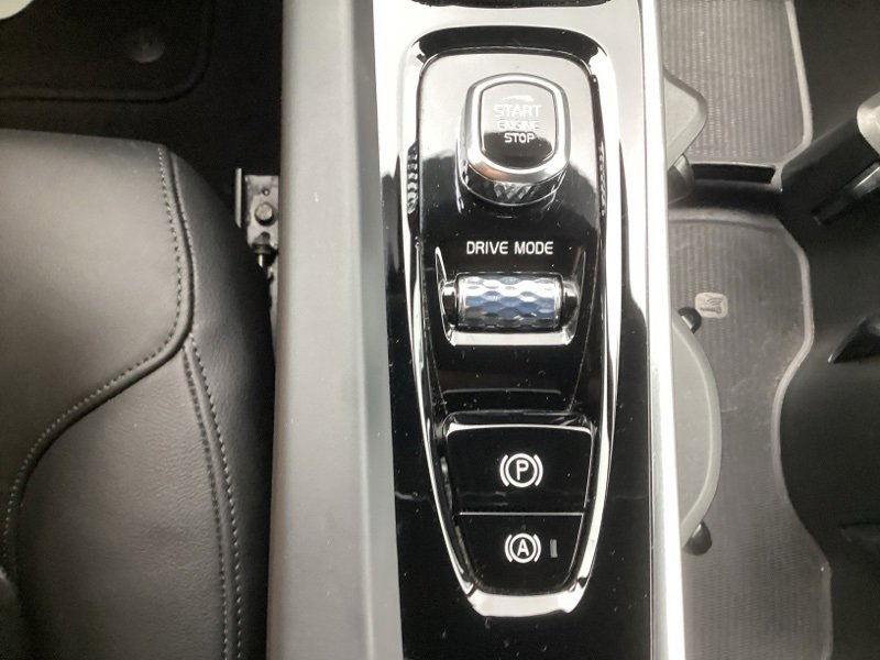 Used 2020 Volvo S60 T6 Momentum image 32