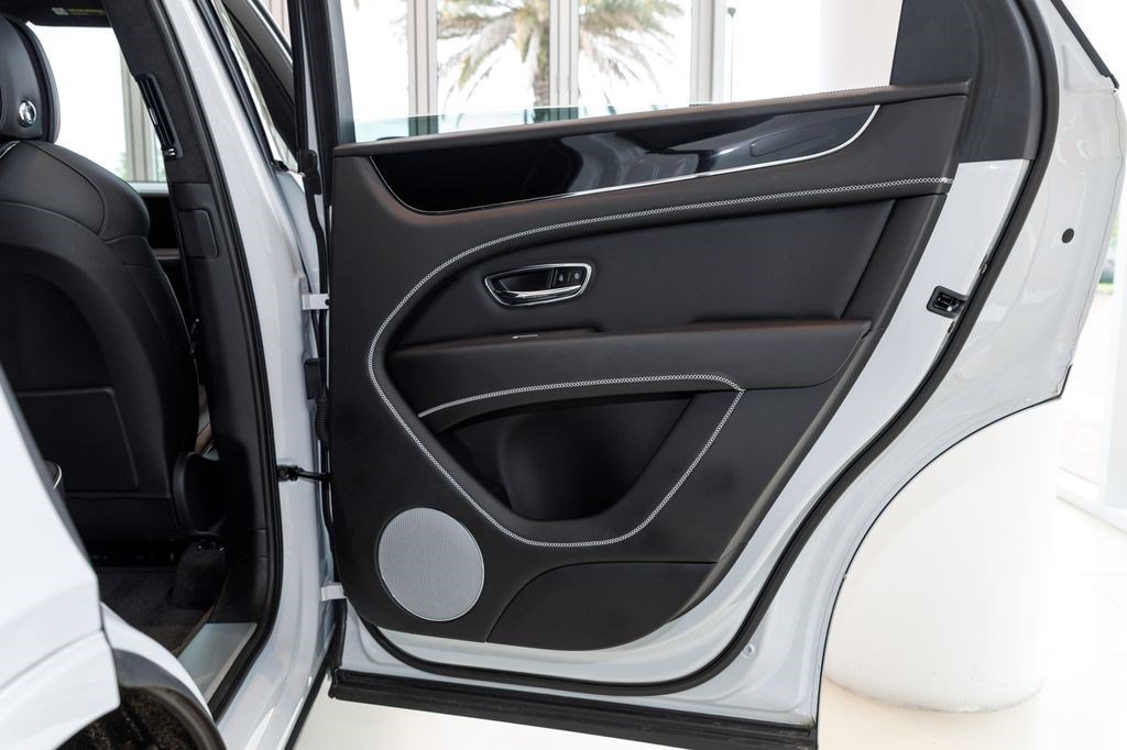 Used 2023 Bentley Bentayga AWD/4WD image 22