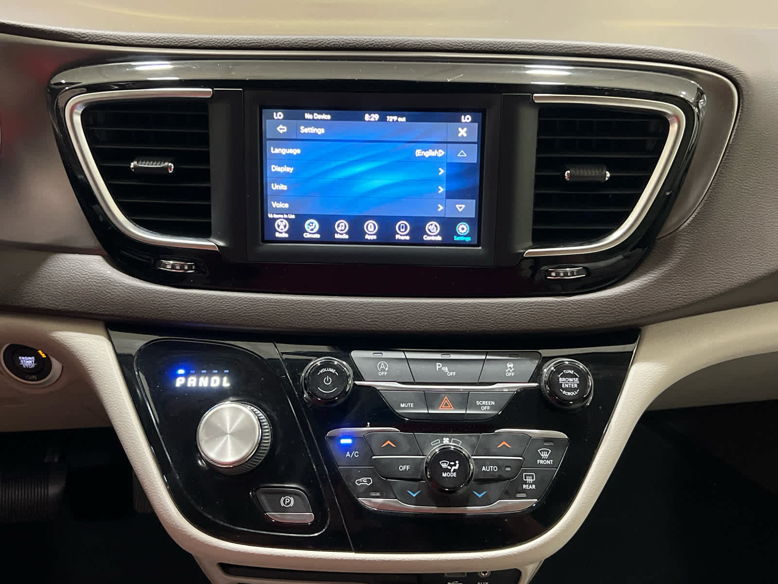 Used 2018 Chrysler Pacifica Touring-L FWD image 19