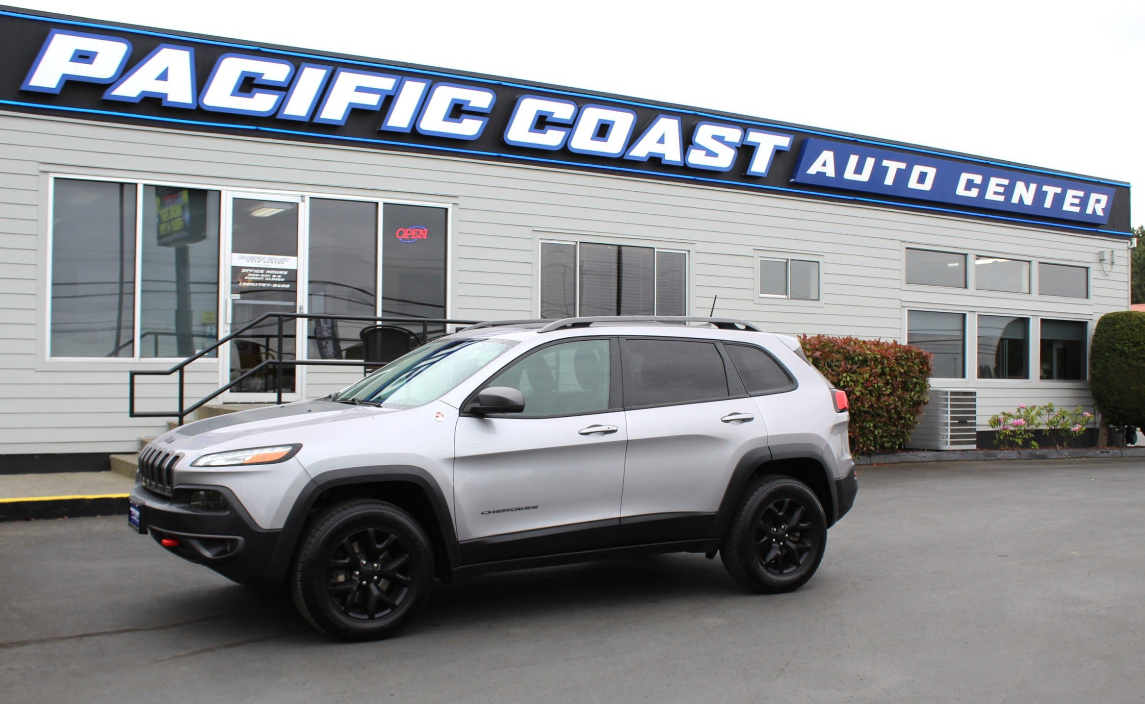Used 2018 Jeep Cherokee Trailhawk w/ Comfort/Convenience Group