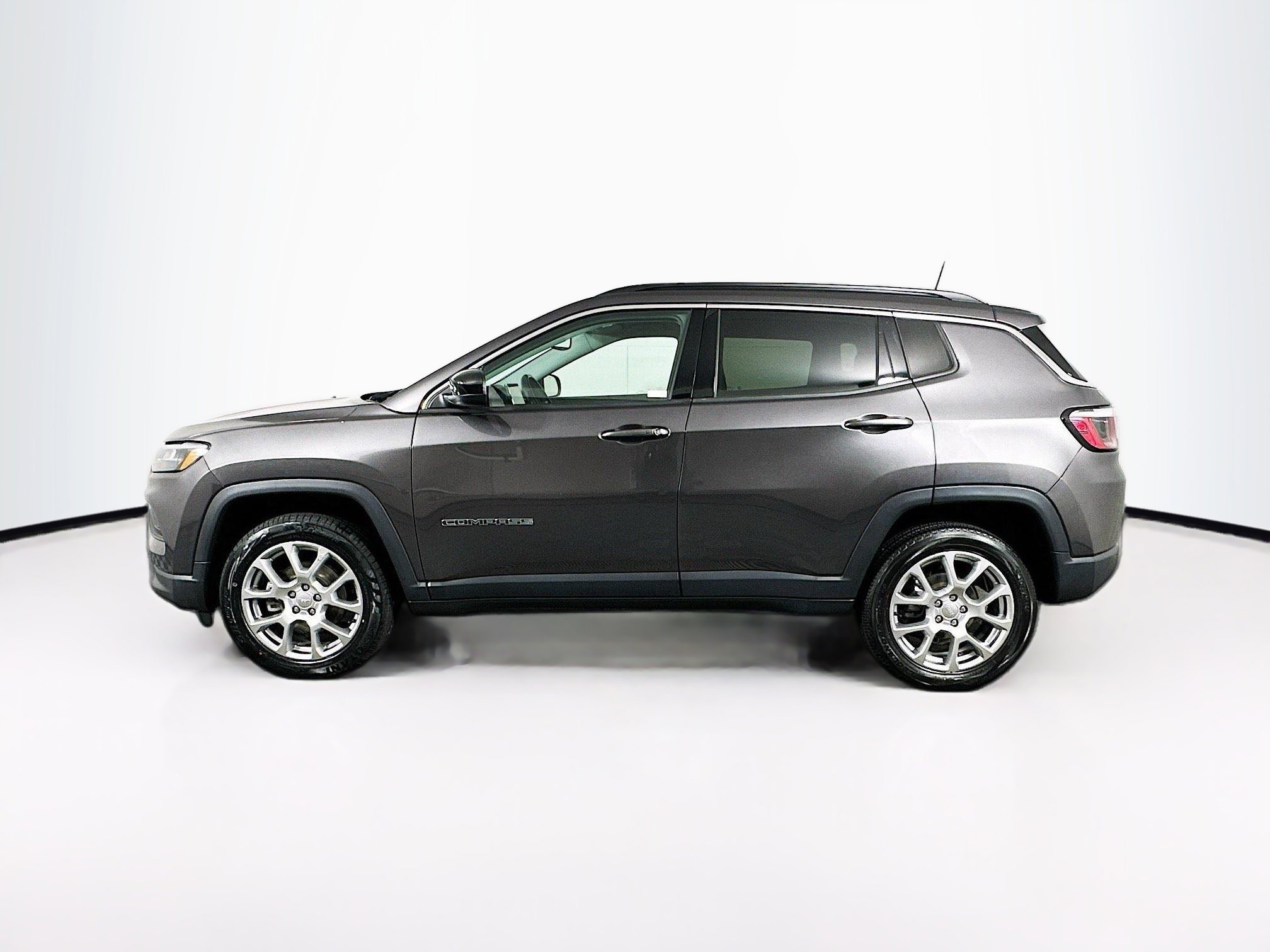 Used 2022 Jeep Compass Latitude AWD/4WD image 4