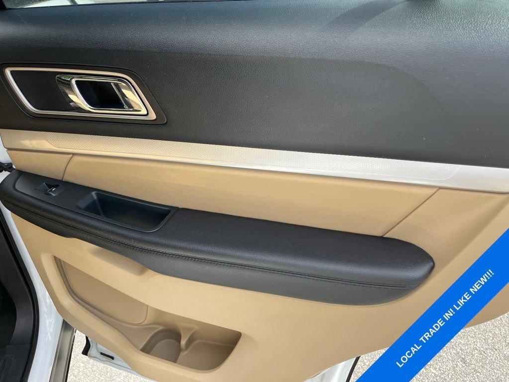 Used 2016 Ford Explorer XLT w/ Equipment Group 202A FWD image 28