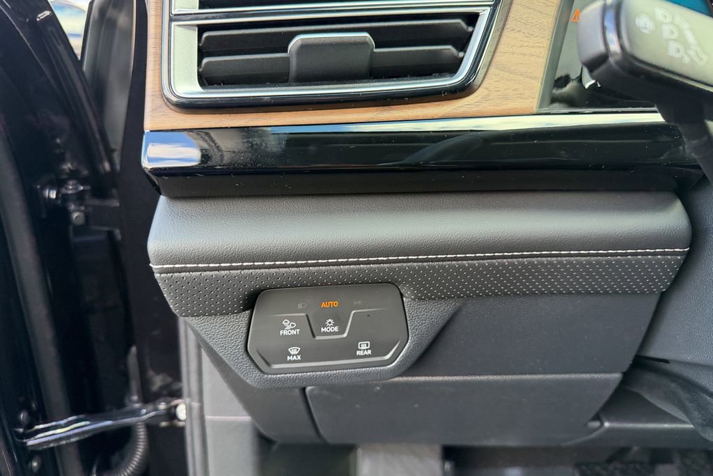 New 2026 Volkswagen Atlas SE image 18