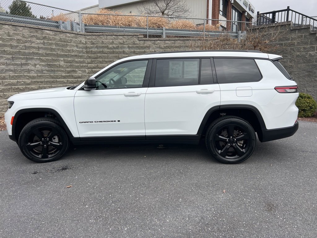 Used 2023 Jeep Grand Cherokee L Limited w/ Luxury Tech Group II image 28