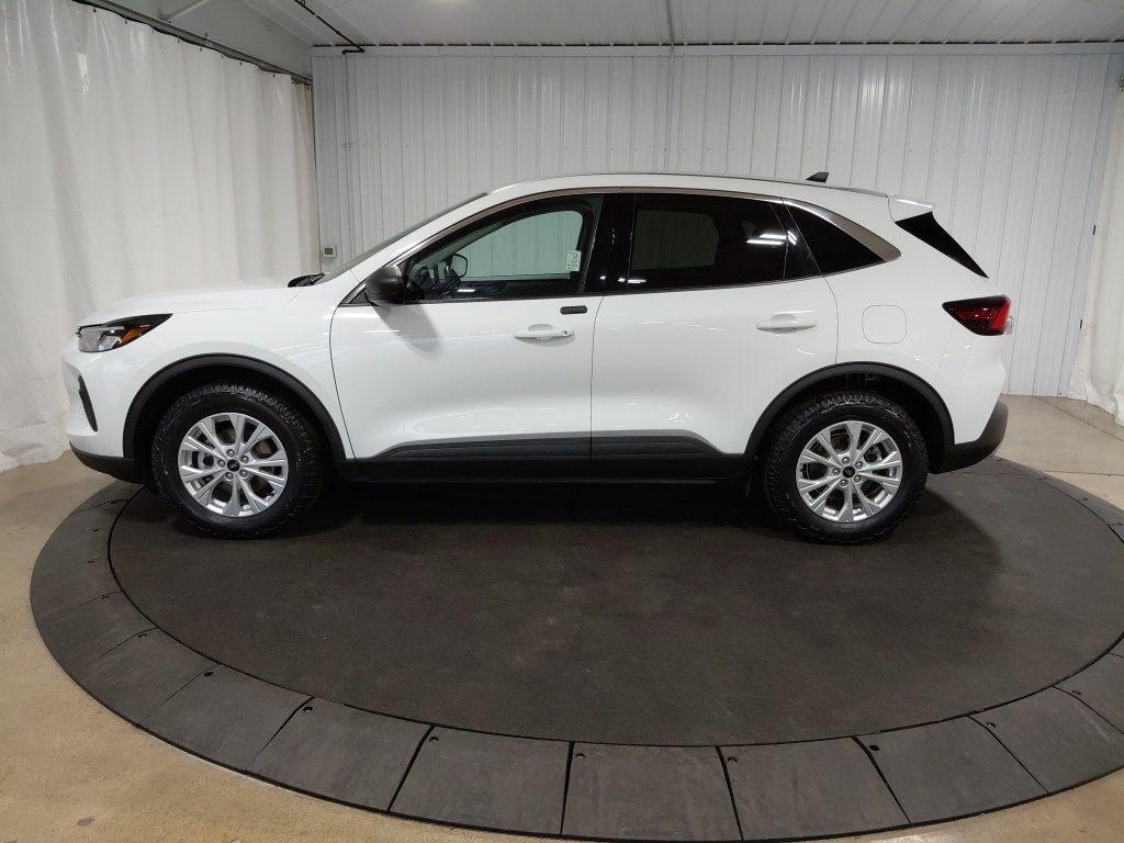 Used 2024 Ford Escape Active w/ Tech Pack #1 AWD/4WD image 2