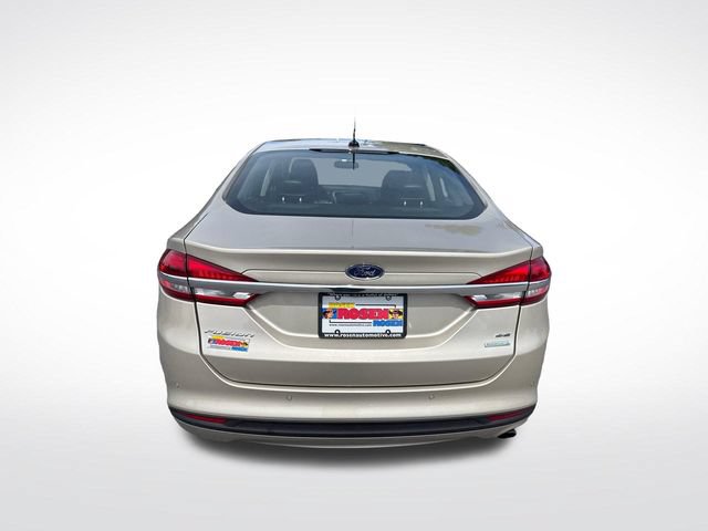 Used 2017 Ford Fusion SE w/ Fusion SE Technology Package FWD image 4