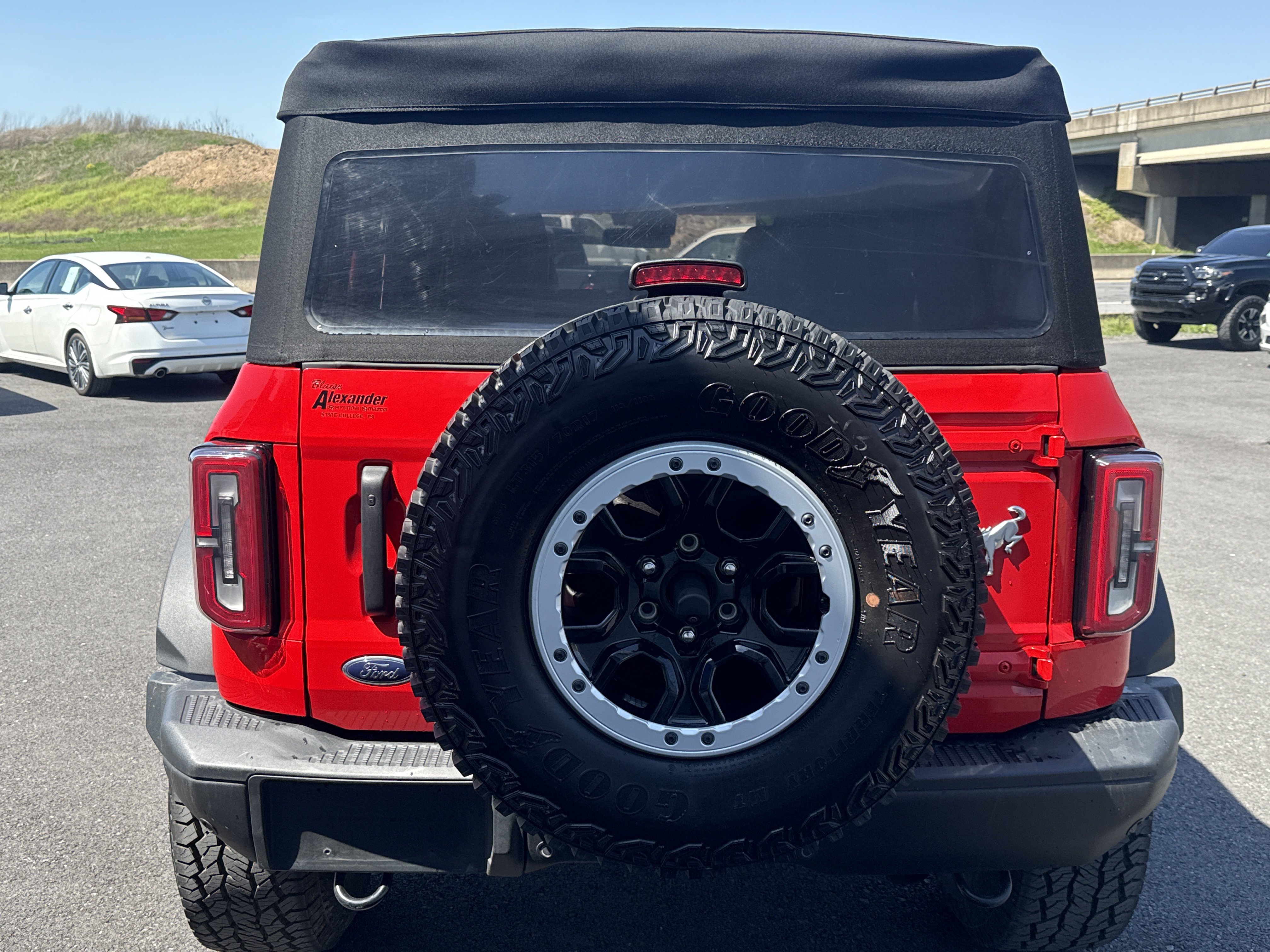 Used 2023 Ford Bronco Badlands w/ Sasquatch Package AWD/4WD video 4
