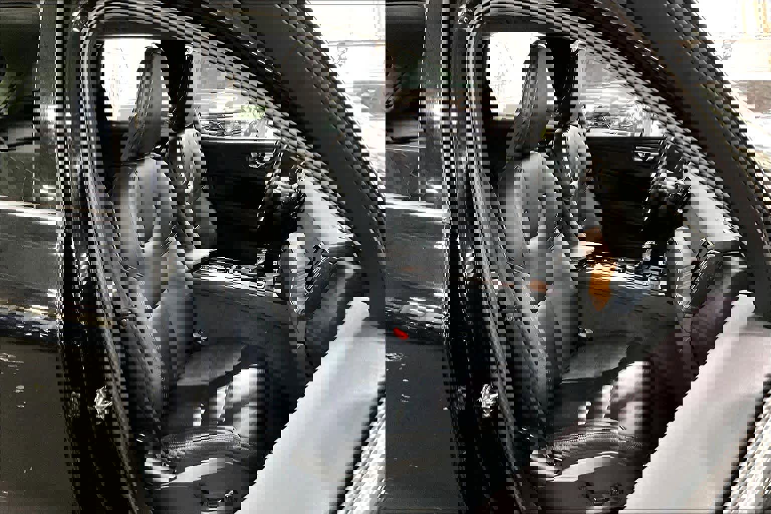 Used 2021 Volvo XC60 T5 Momentum w/ Premium Package AWD/4WD image 9