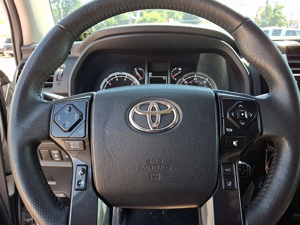 Certified 2022 Toyota 4Runner TRD Off-Road AWD/4WD image 23