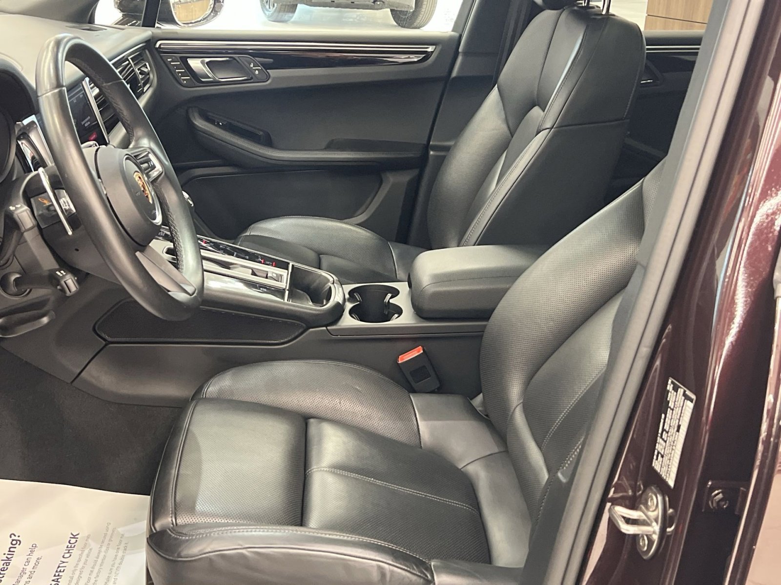 Used 2024 Porsche Macan AWD/4WD image 12