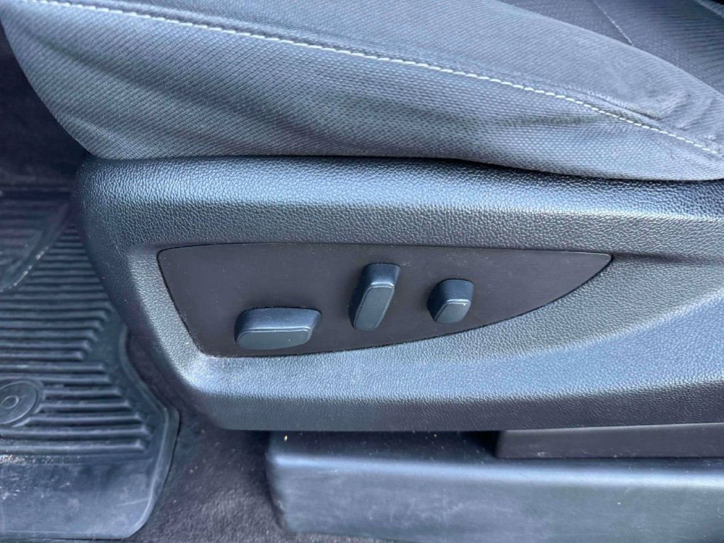 Used 2018 Chevrolet Silverado 1500 LT w/ All Star Edition AWD/4WD image 17