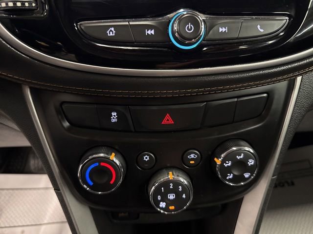 Used 2021 Chevrolet Trax LT AWD/4WD image 16