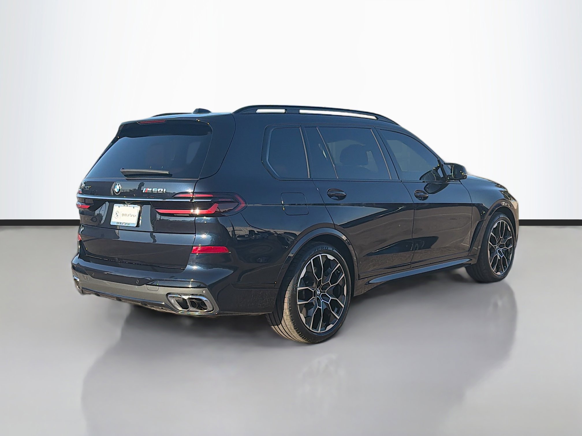 Used 2023 BMW X7 M60i w/ Climate Comfort Package image 3