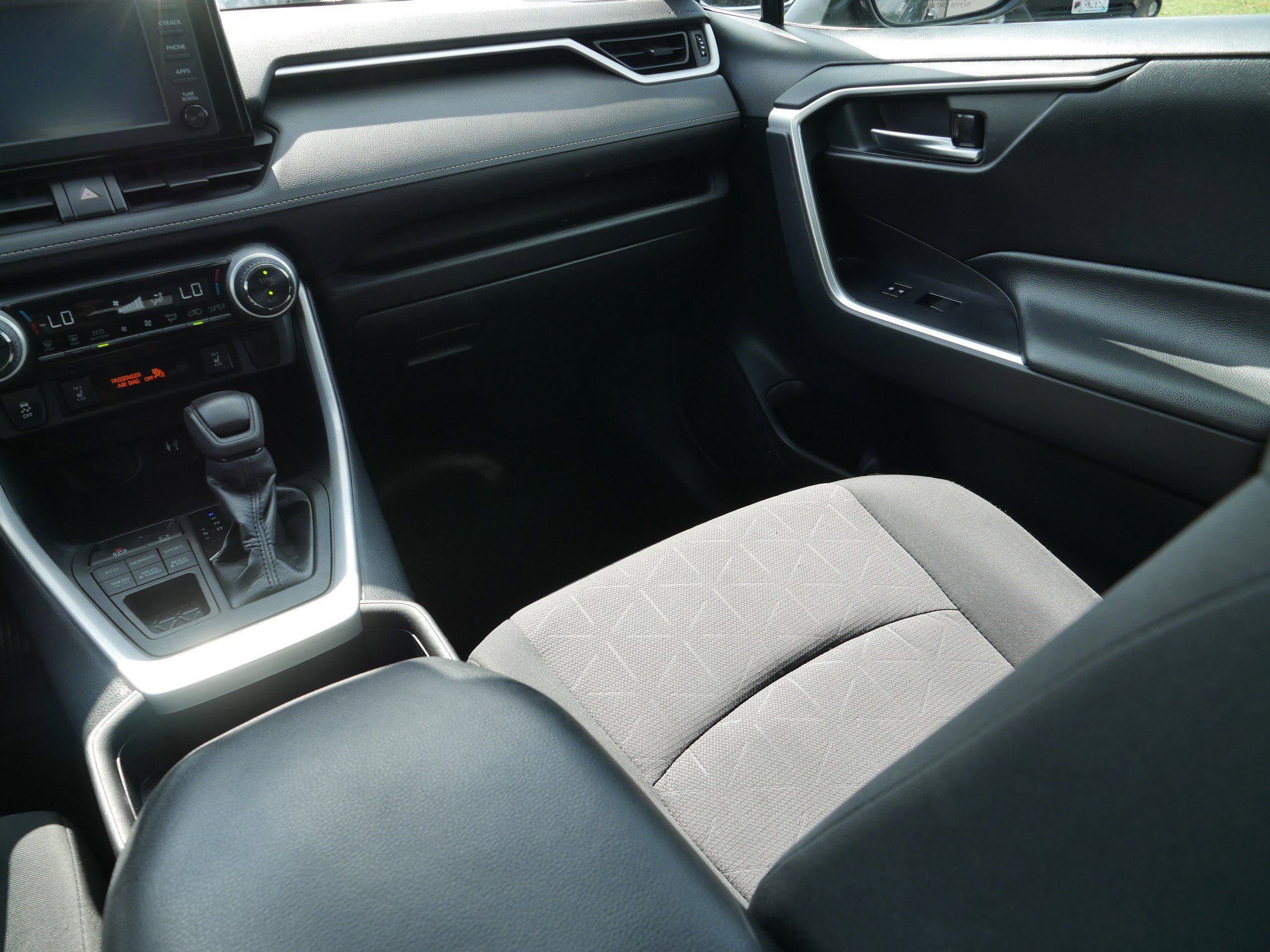 Used 2019 Toyota RAV4 XLE image 11