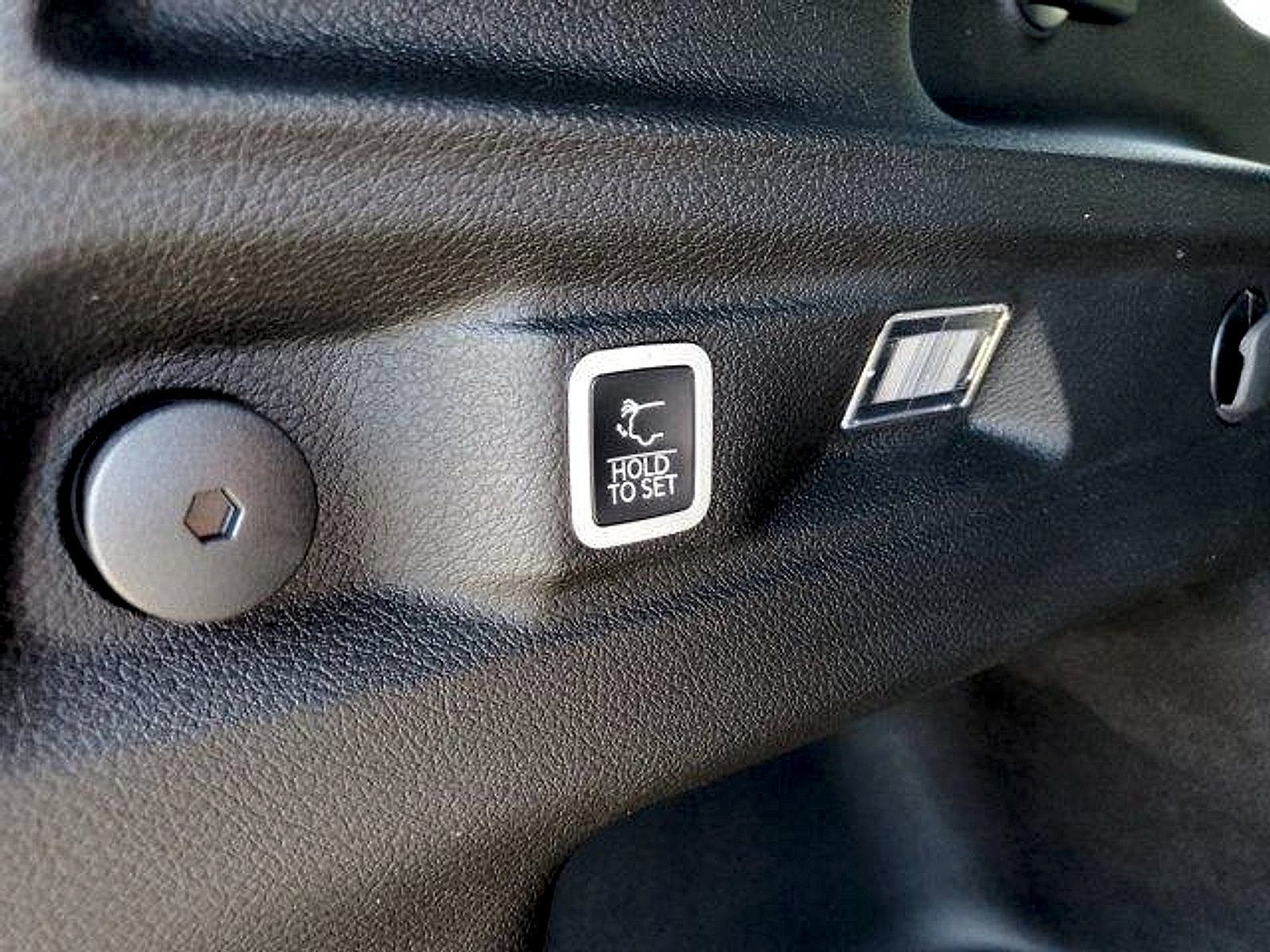 New 2024 Jeep Grand Cherokee L Altitude RWD image 6
