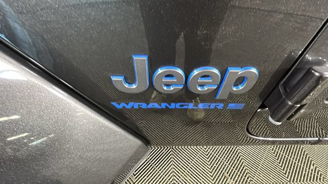 Used 2024 Jeep Wrangler Unlimited w/ Convenience Group AWD/4WD image 10