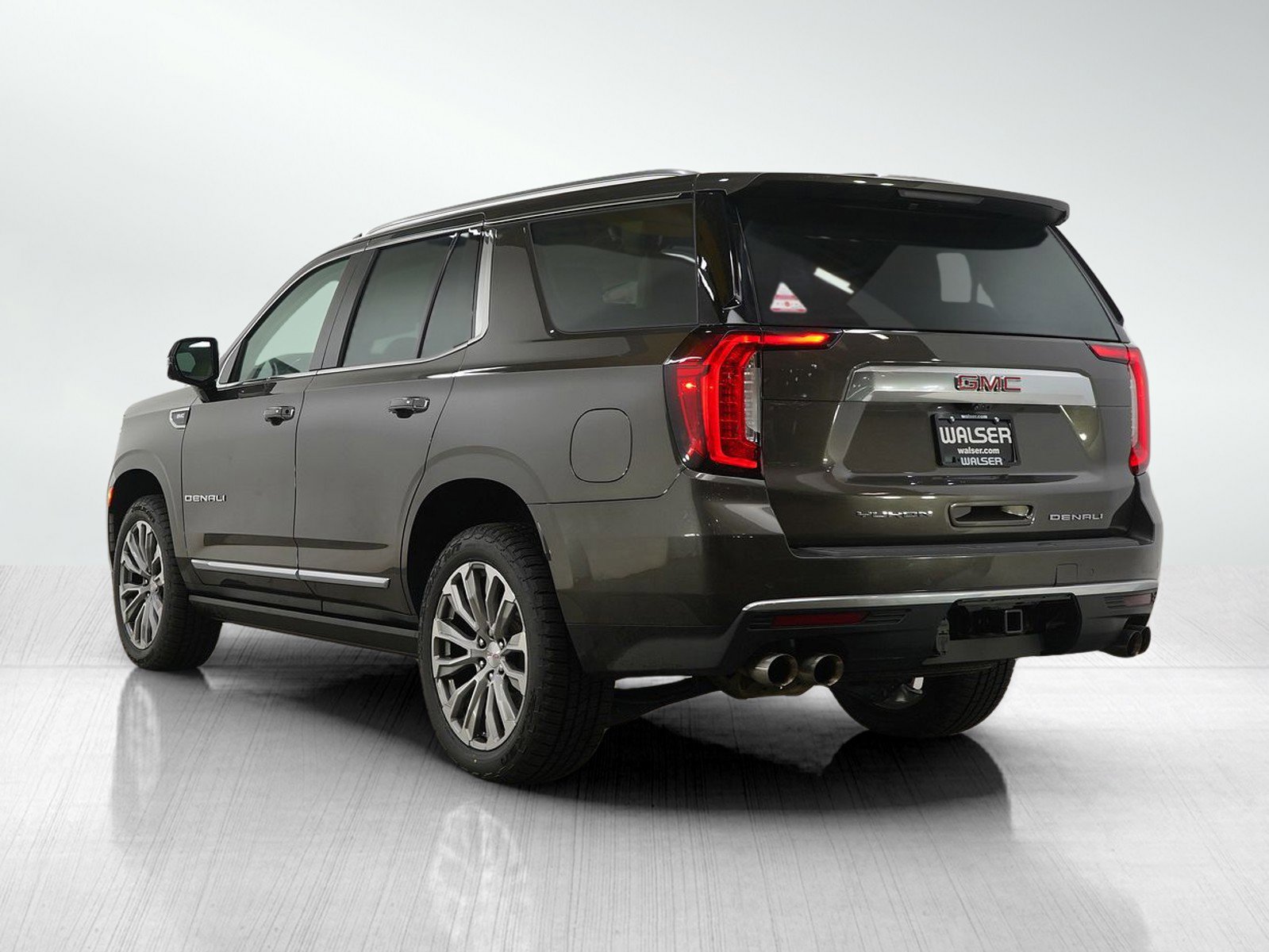 Used 2021 GMC Yukon Denali w/ Denali Premium Package image 4