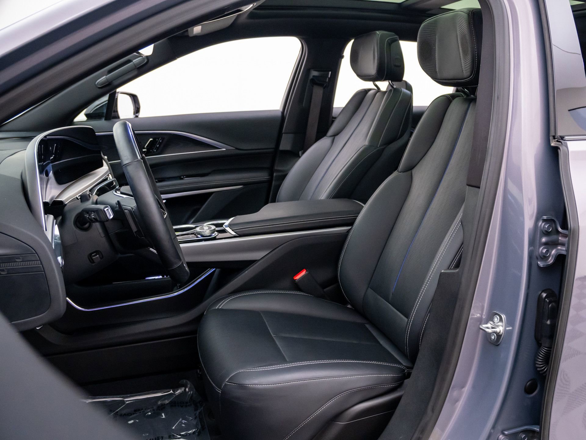 Certified 2025 Cadillac Lyriq Luxury w/ LPO, Floor Liner Package image 19